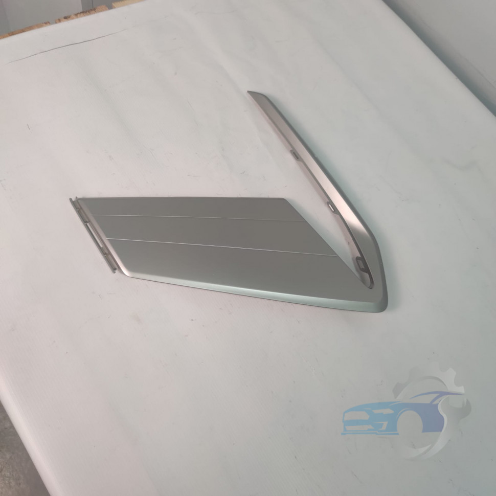 Молдинг переднего бампера правый 6010208400 Geely Coolray NEW