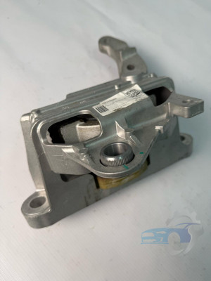 Подушка двигателя передняя правая 1077106600 Geely Atlas 2023 FX11-J1